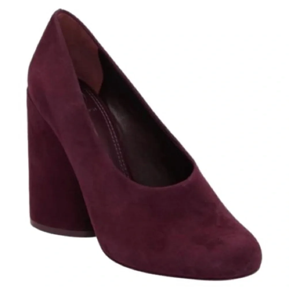 Tory Burch “Lucia” suede 110mm pump, size 8